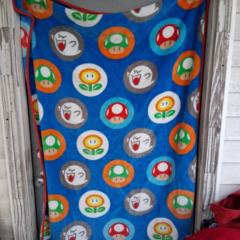 Nintendo Super Mario Bros Blue Fleece Throw Blanket Boo Mushroom Fire Flower